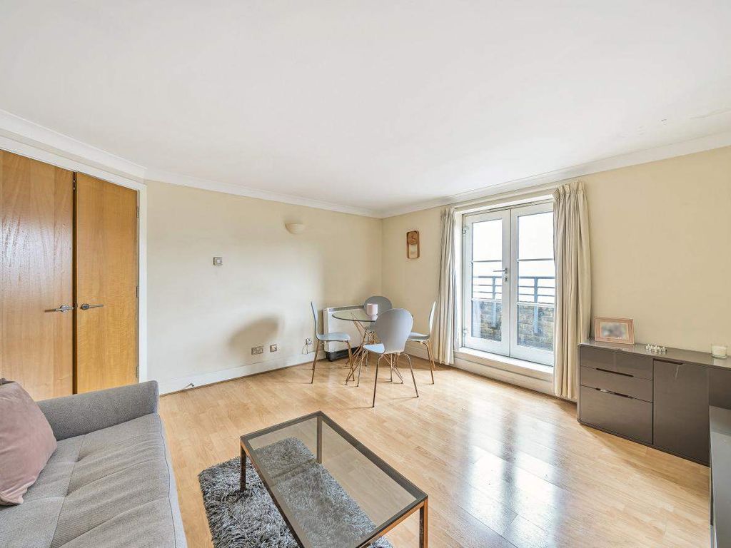 2 bed flat for sale in Essex Road, London N1, £750,000