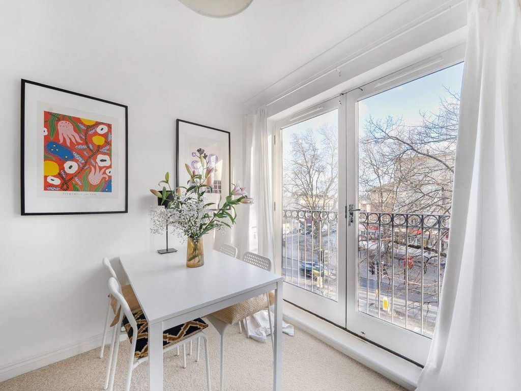 2 bed flat for sale in Essex Road, London N1, £600,000