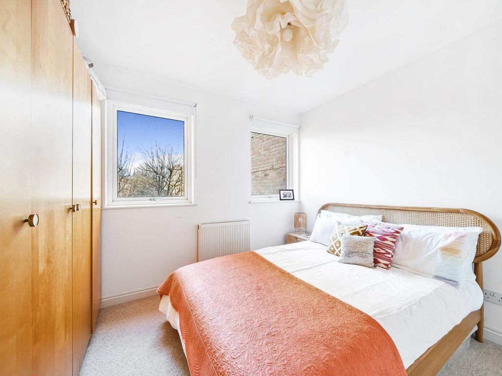 2 bed flat for sale in Essex Road, London N1, £600,000