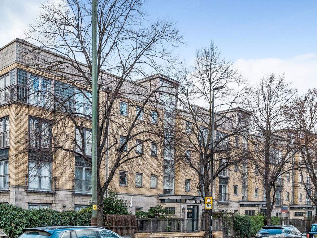 2 bed flat for sale in Essex Road, London N1, £600,000