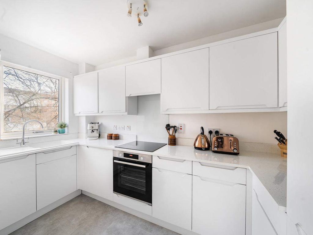 2 bed flat for sale in Essex Road, London N1, £600,000