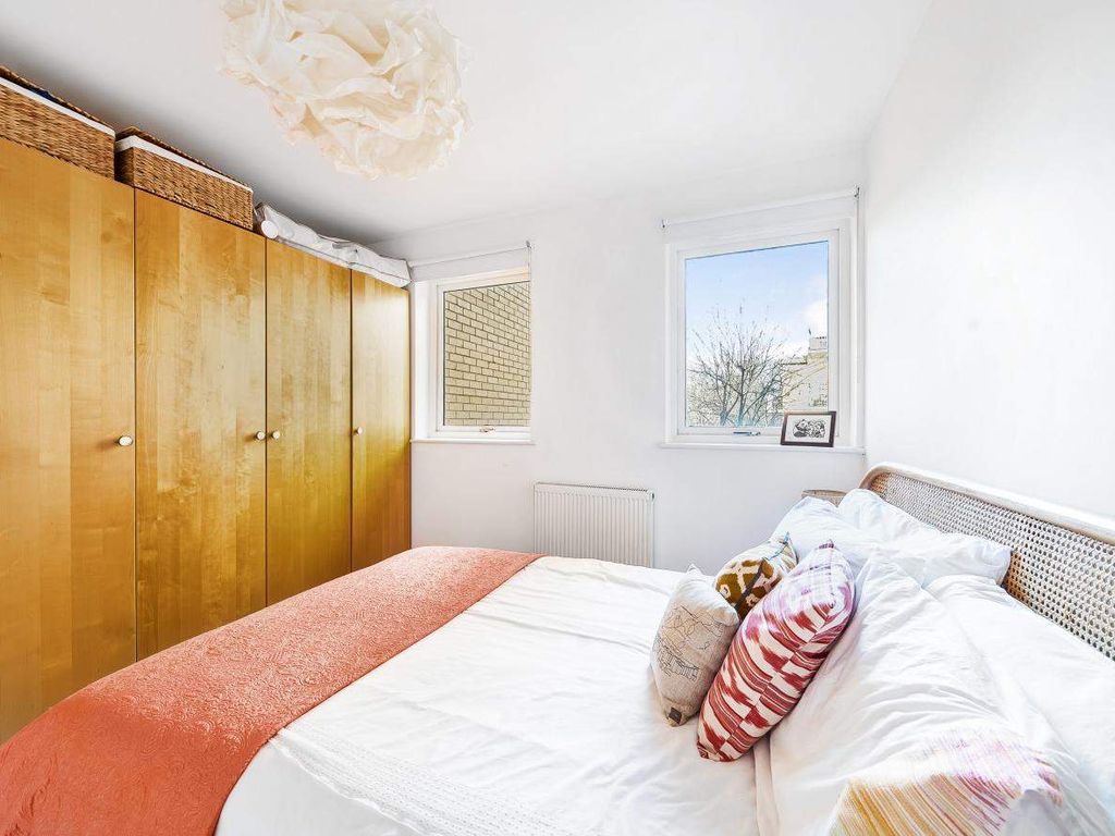 2 bed flat for sale in Essex Road, London N1, £600,000