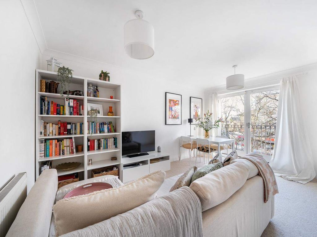 2 bed flat for sale in Essex Road, London N1, £600,000