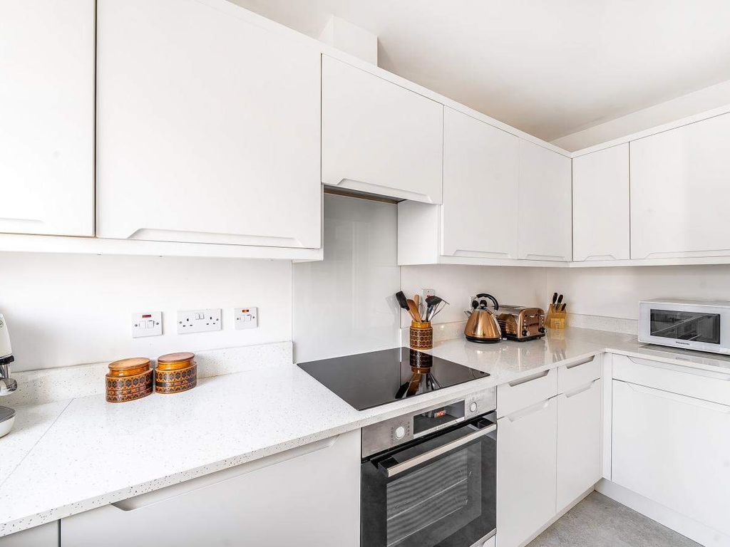 2 bed flat for sale in Essex Road, London N1, £600,000