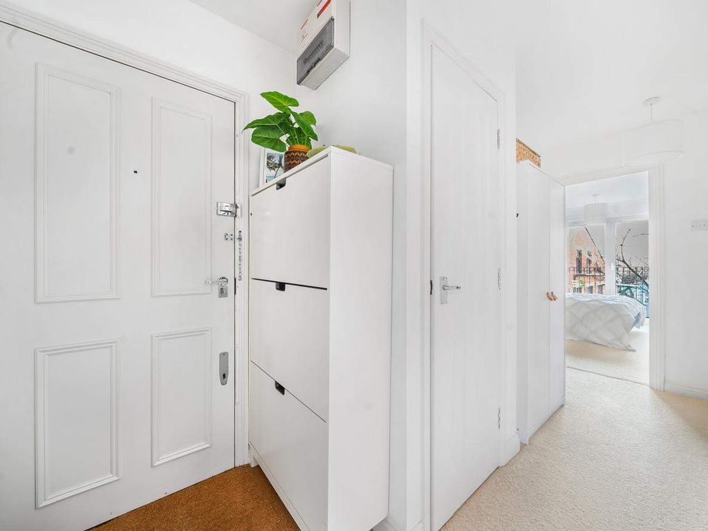 2 bed flat for sale in Essex Road, London N1, £600,000