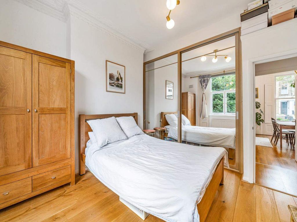 1 bed flat for sale in Mildmay Park, London N1, £530,000