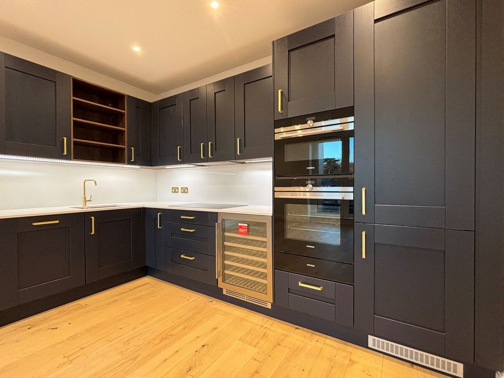 2 bed flat for sale in The Claves, Inglis Way, Millbrook Park NW7, £685,000