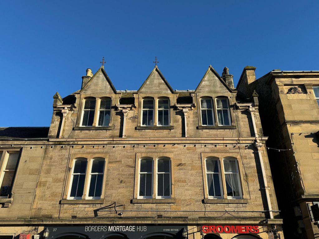 2 bed flat to rent in Bank Street, Galashiels TD1, £700 pcm