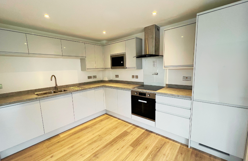 New home, 2 bed flat for sale in Bath Road, Reading RG7, £187,500
