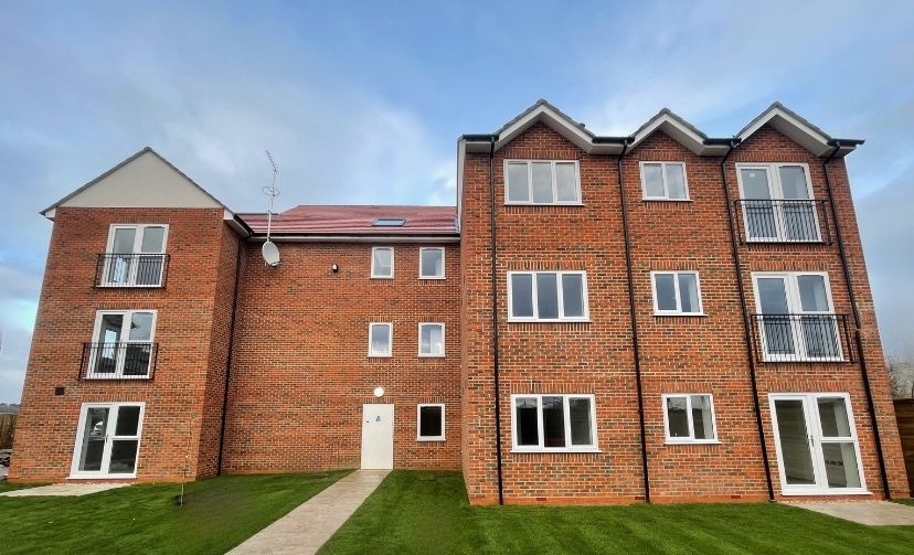 New home, 2 bed flat for sale in Bath Road, Reading RG7, £195,000
