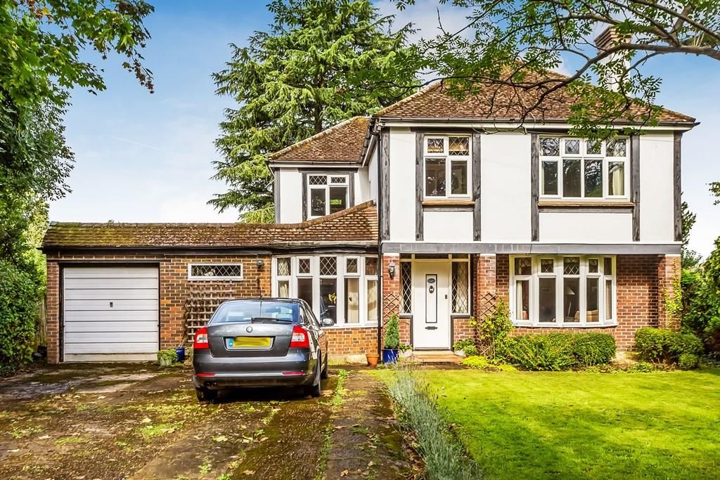4 bed detached house for sale in Lower Road, Fetcham KT22, £995,000