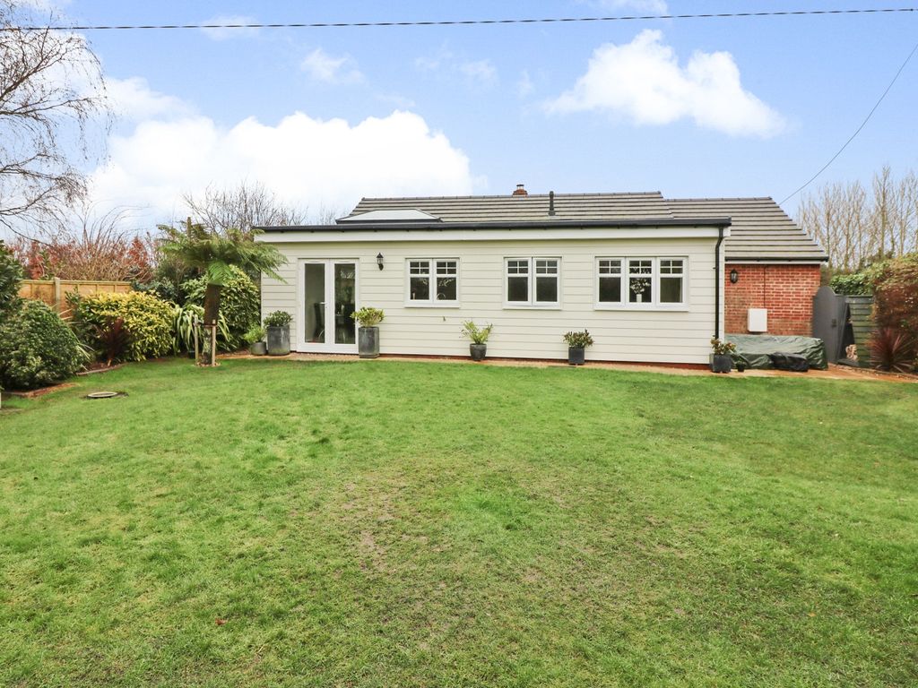 2 bed detached bungalow for sale in Nash Road, Ash, Canterbury CT3, £420,000