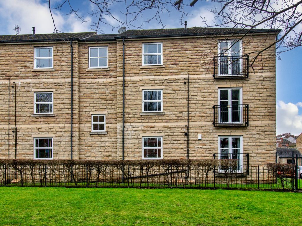 2 bed flat for sale in Broom Mills Road, Farsley, Pudsey, West Yorkshire LS28, £175,000