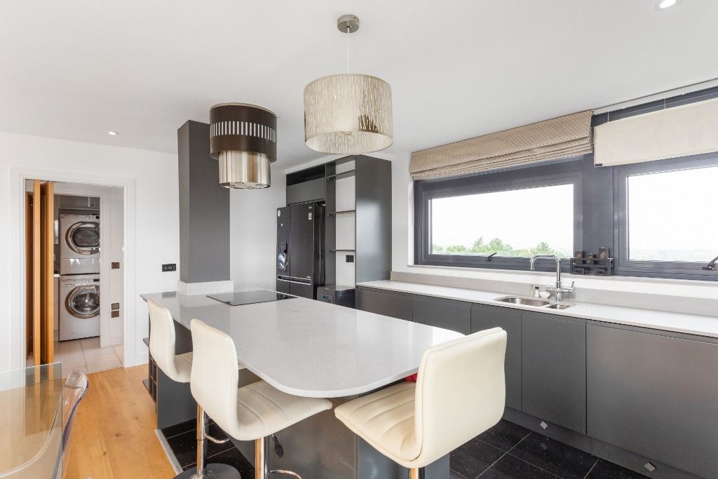 3 bed flat to rent in Ravelston House Park, Ravelston, Edinburgh EH4, £2,500 pcm