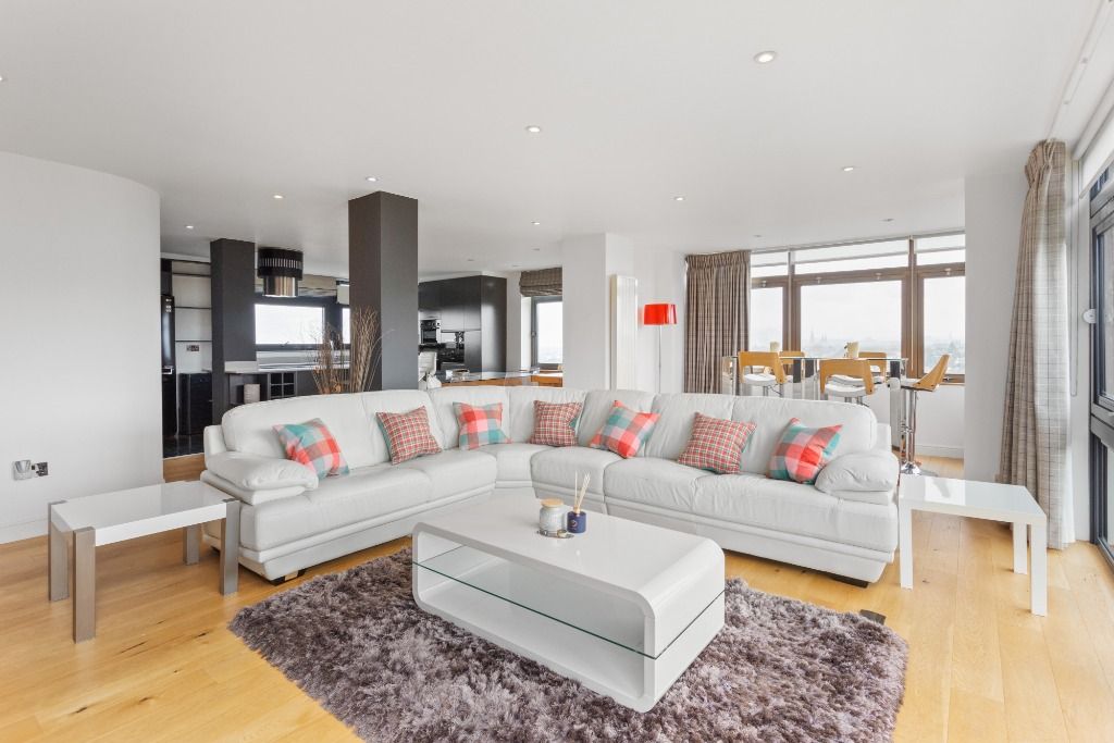3 bed flat to rent in Ravelston House Park, Ravelston, Edinburgh EH4, £2,500 pcm