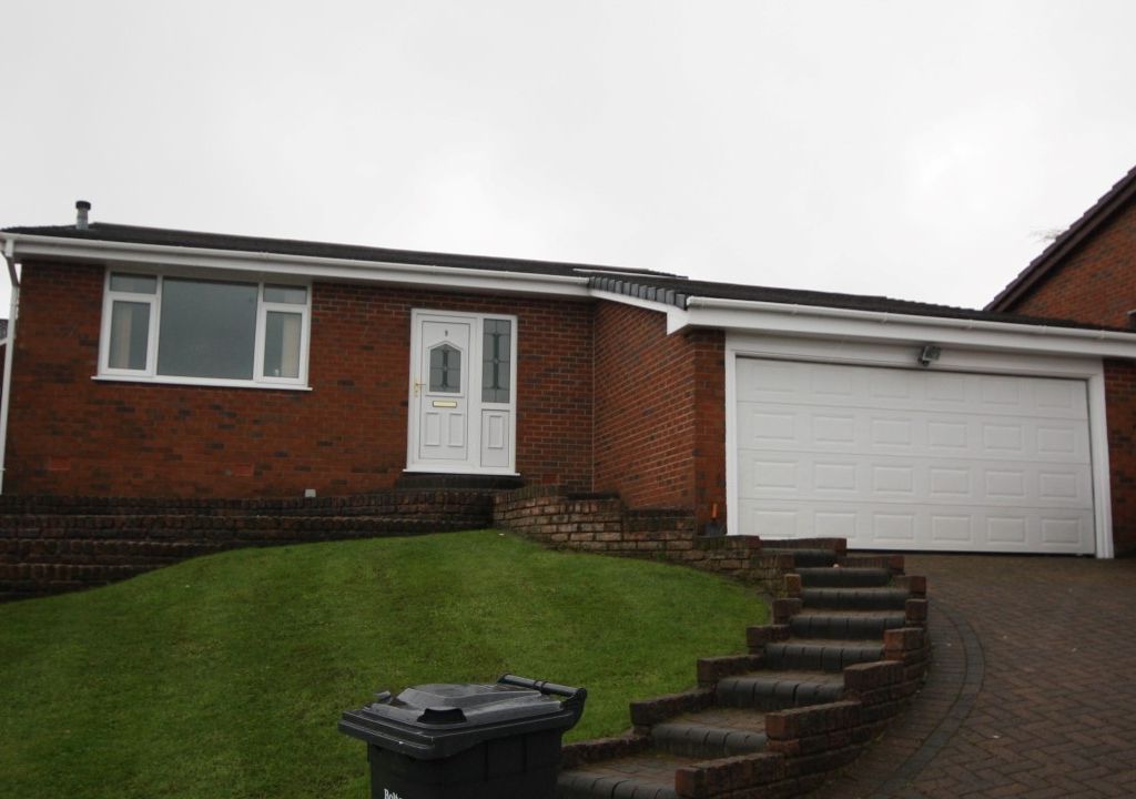 3 bed detached bungalow to rent in Milverton Close, Bolton BL6, £1,150 pcm