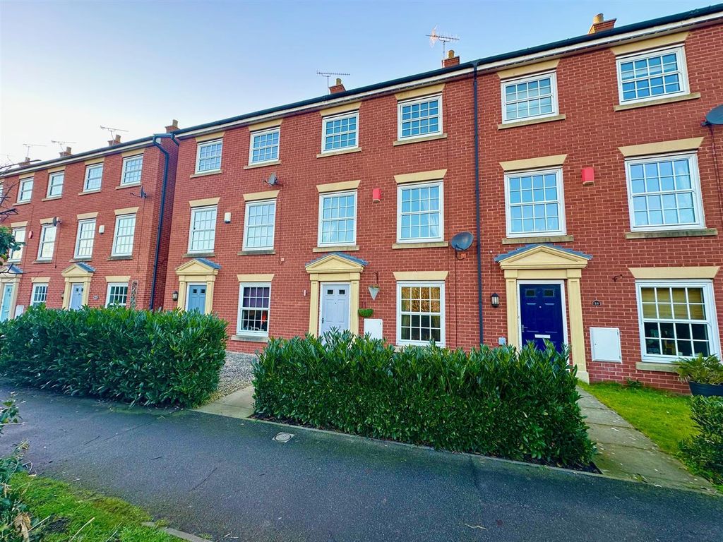 3 bed town house for sale in Carter Close, Nantwich, Cheshire CW5, £249,950