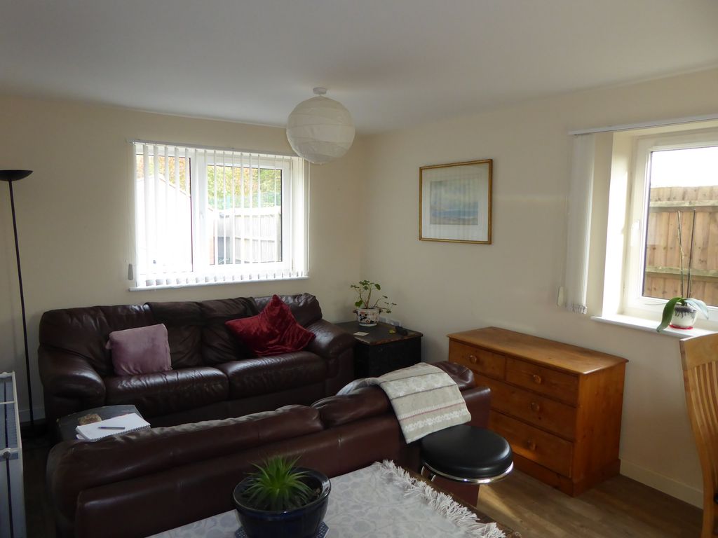 2 bed flat to rent in Wodell Drive, Milton Keynes MK12, £995 pcm