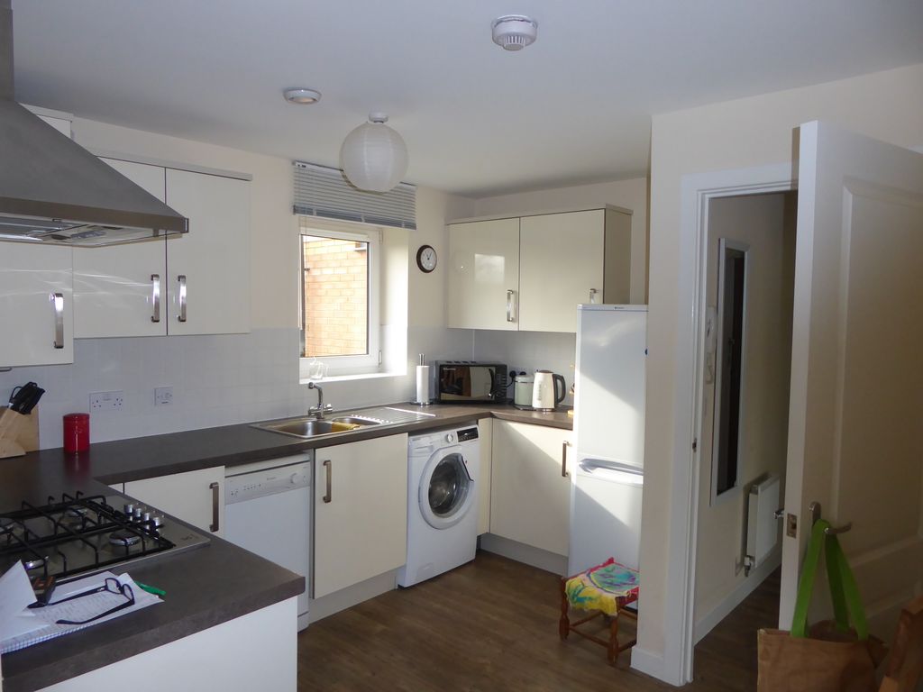 2 bed flat to rent in Wodell Drive, Milton Keynes MK12, £995 pcm