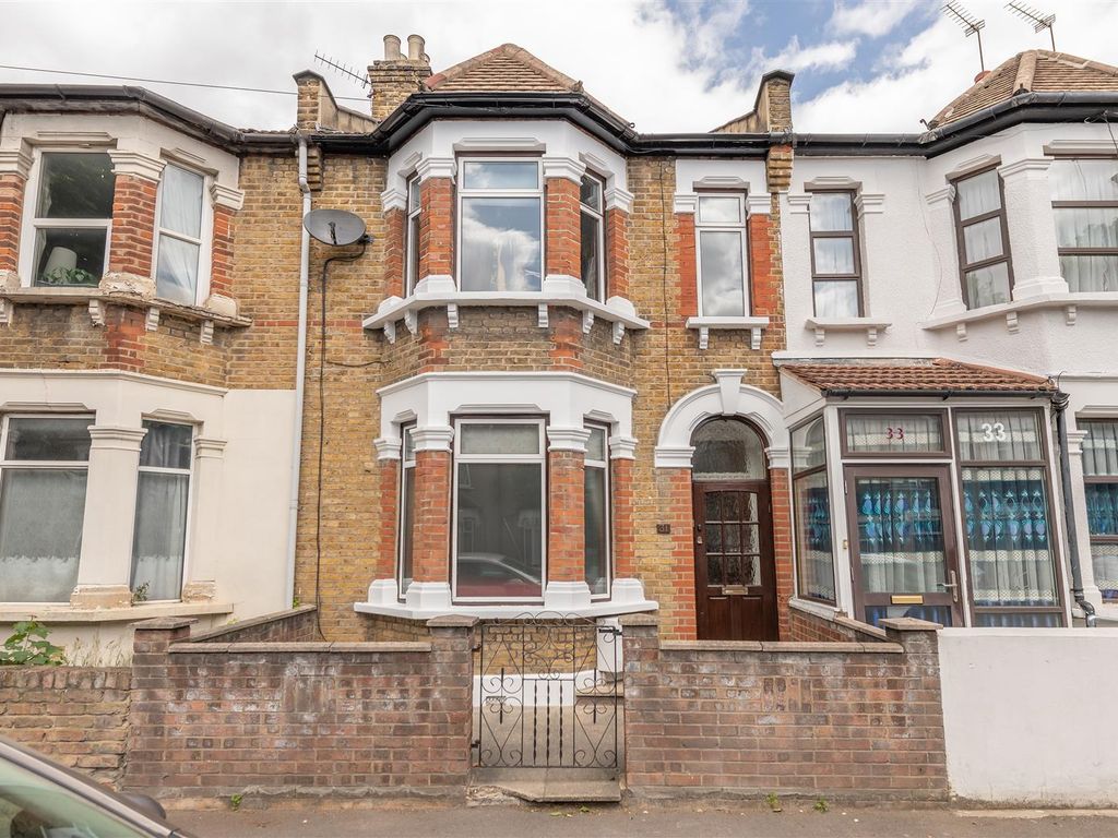 3 bed terraced house to rent in Lawrence Road, London E6, £2,000 pcm