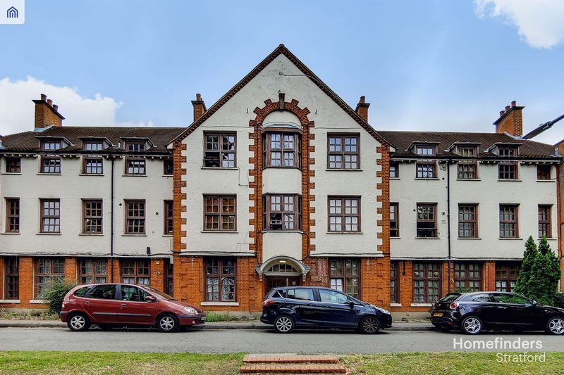 1 bed flat for sale in Brading Crescent, Wanstead E11, £325,000