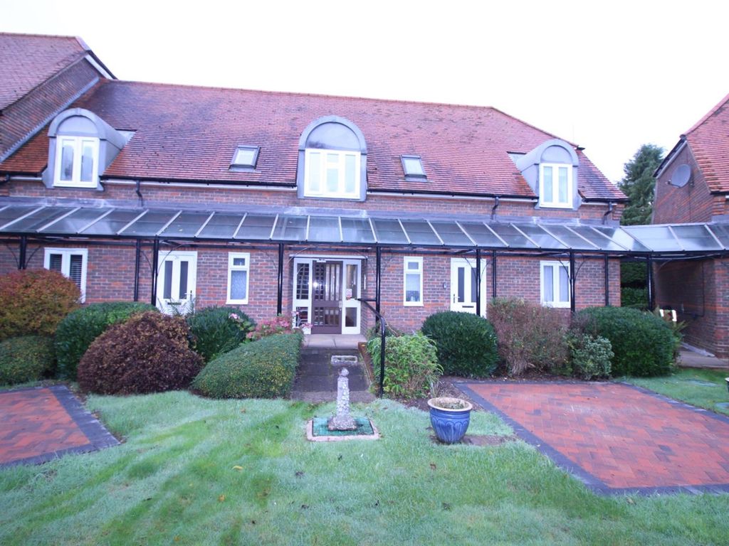 1 bed flat for sale in Lakes Meadow, Coggeshall, Colchester CO6, £120,000