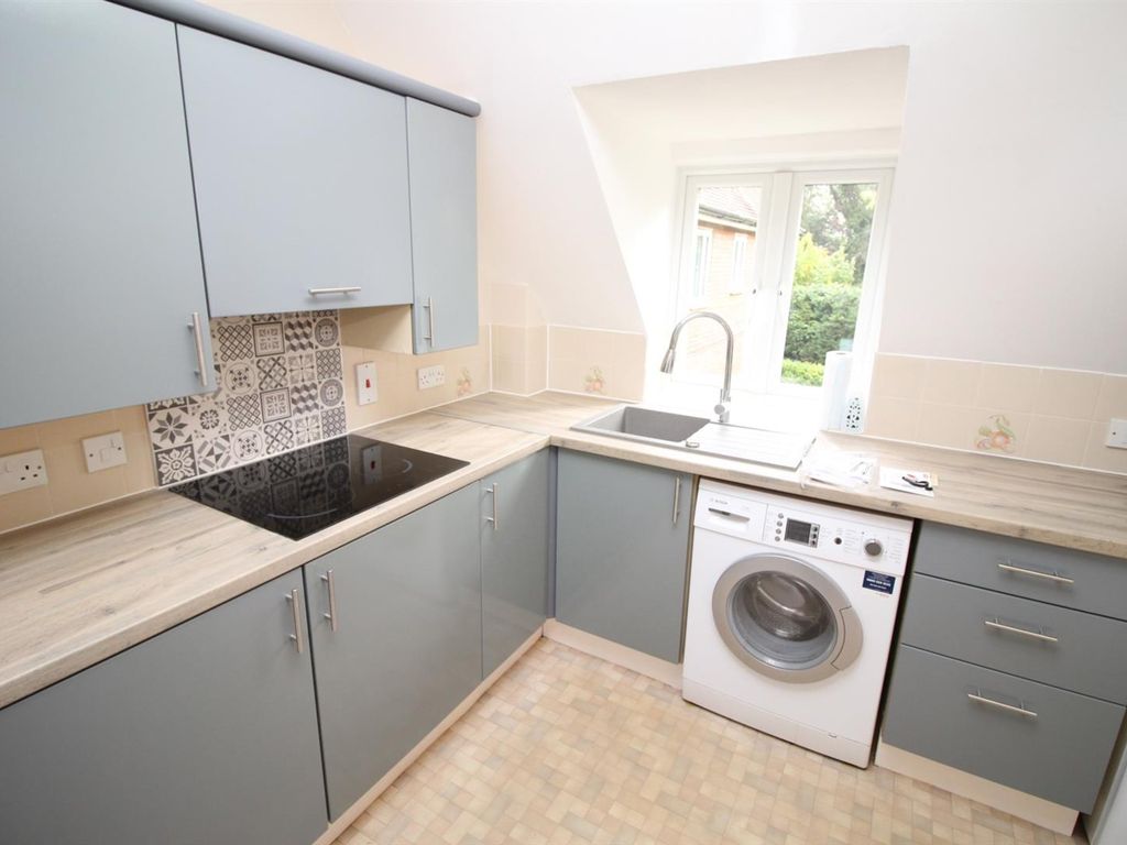 1 bed flat for sale in Lakes Meadow, Coggeshall, Colchester CO6, £110,000