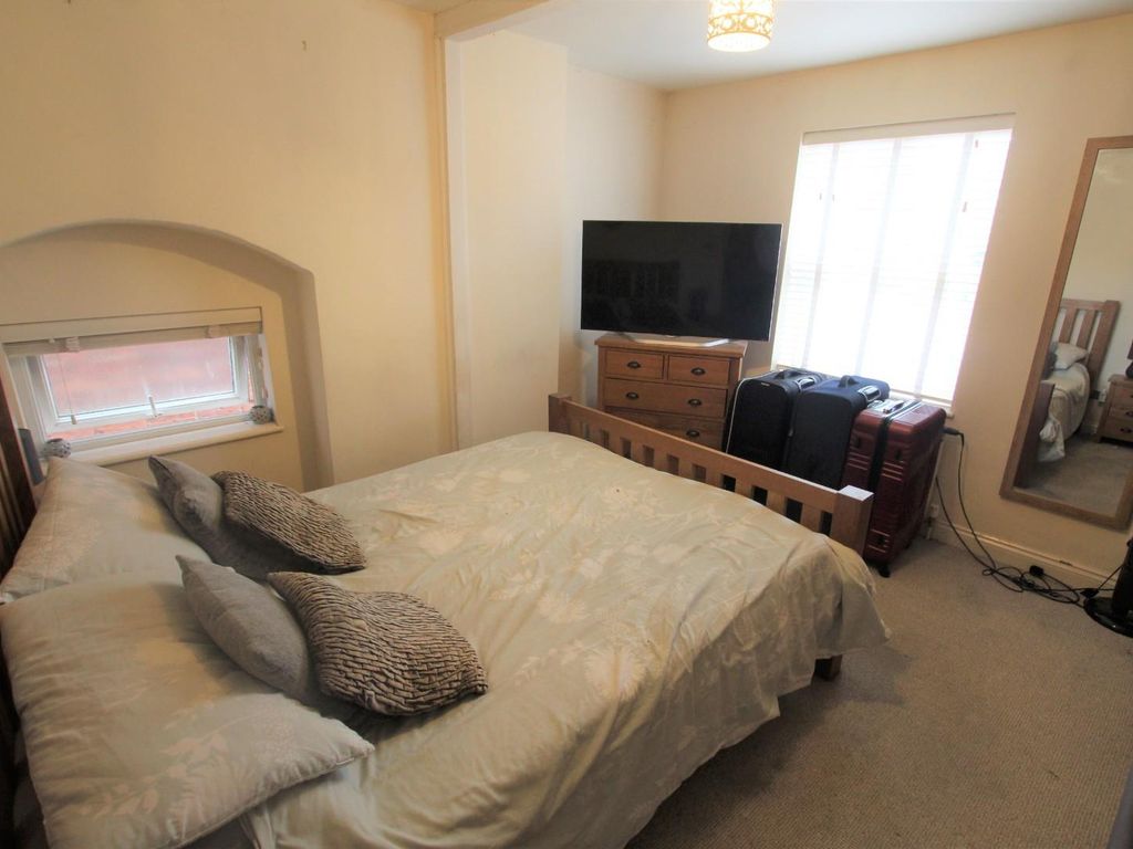 3 bed semi-detached house to rent in High Street, Astwood Bank, Redditch B96, £1,300 pcm