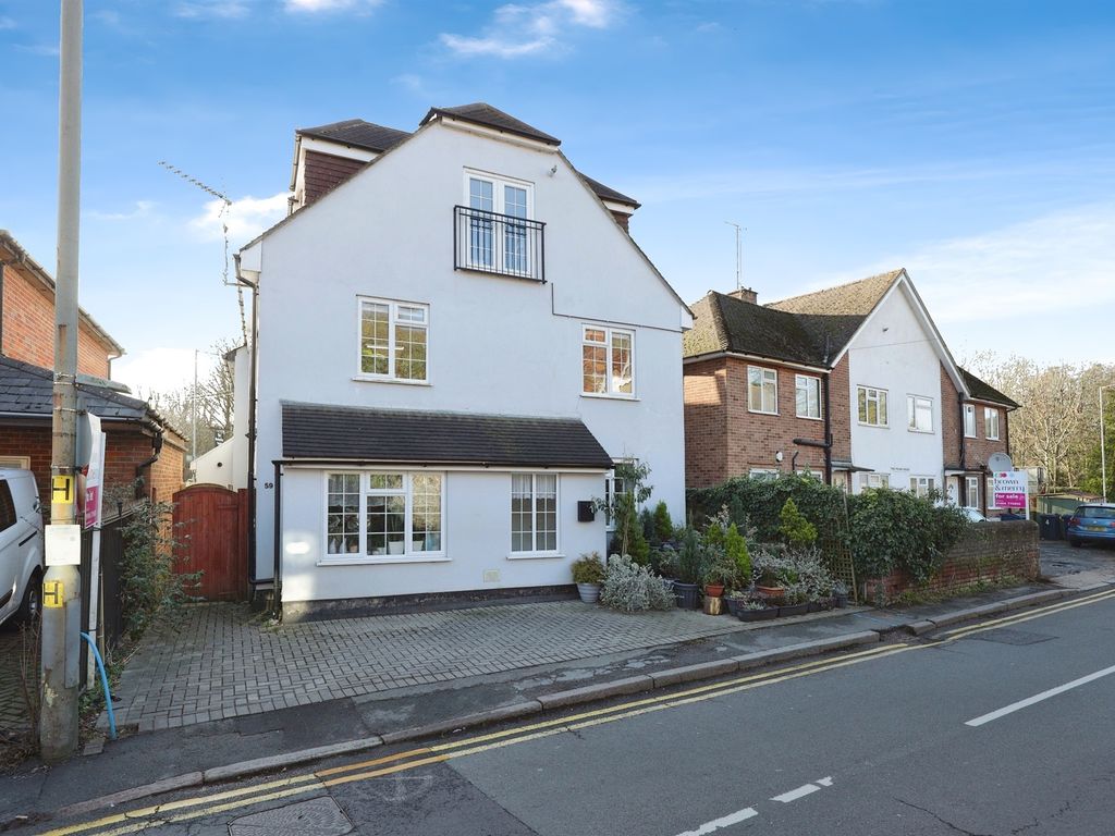 1 bed flat for sale in Waterside, Chesham HP5, £240,000