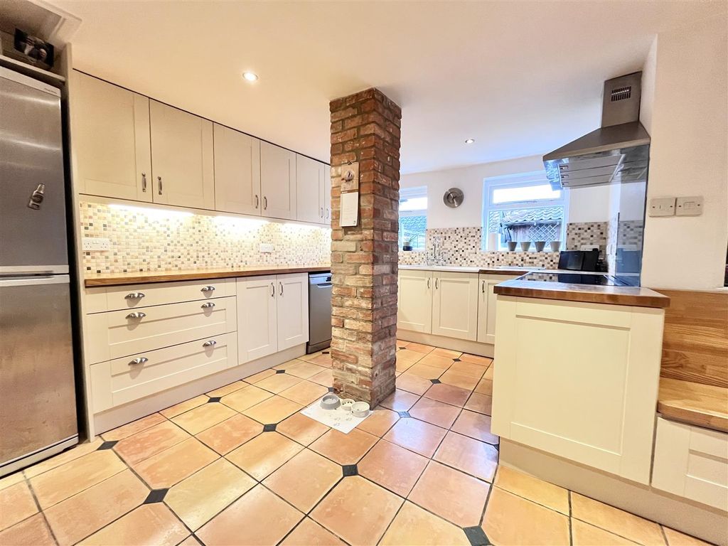 3 bed cottage for sale in Norwich Road, Barham, Ipswich IP6, £525,000