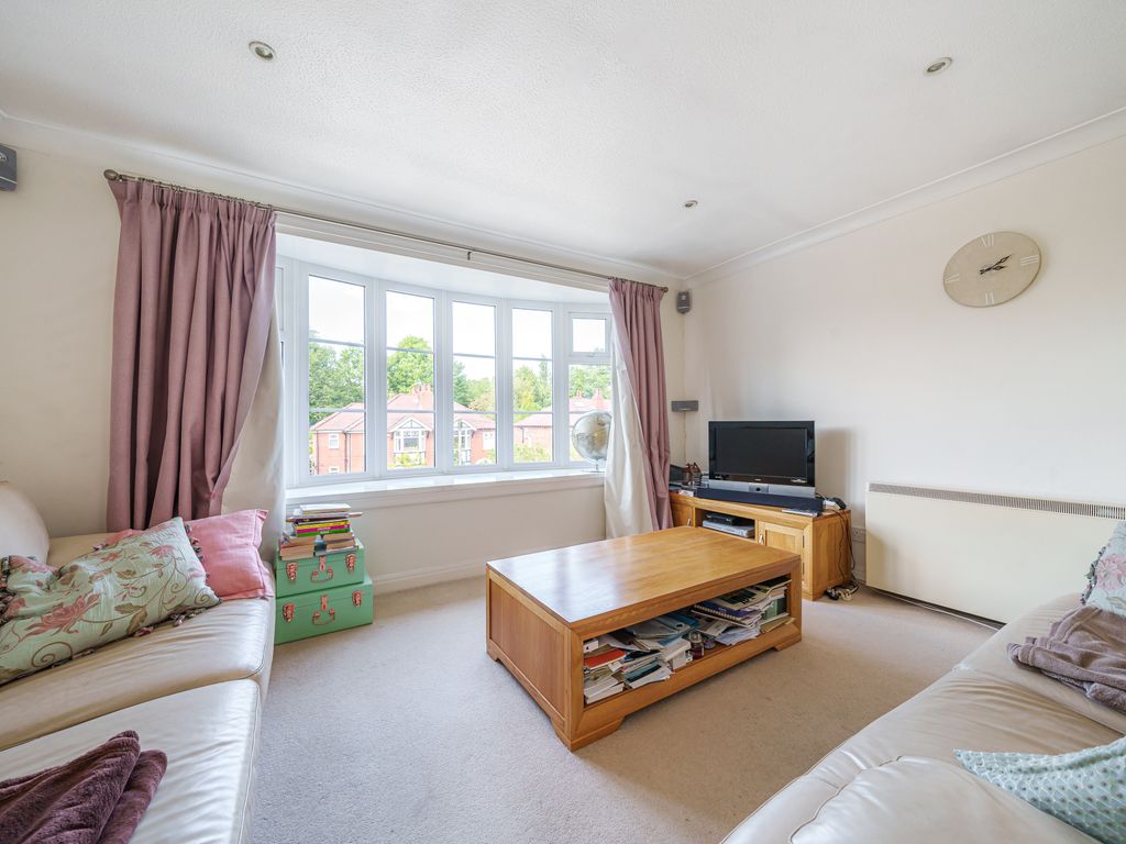 2 bed flat for sale in Buckley Court, Macclesfield SK11, £175,000