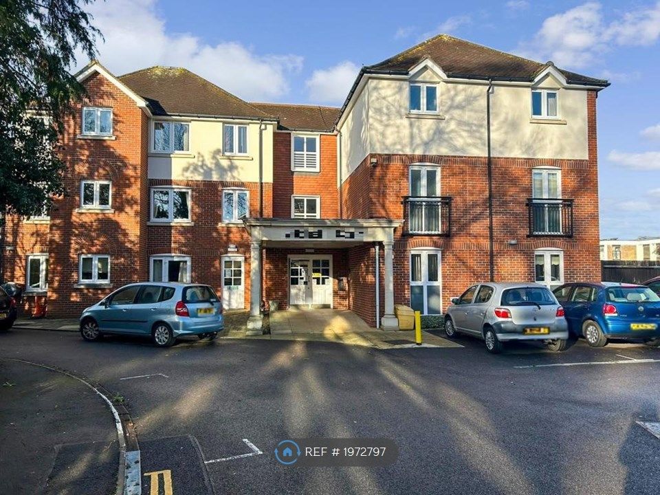 1 bed flat to rent in Mitchell Court, Horley RH6, £1,350 pcm