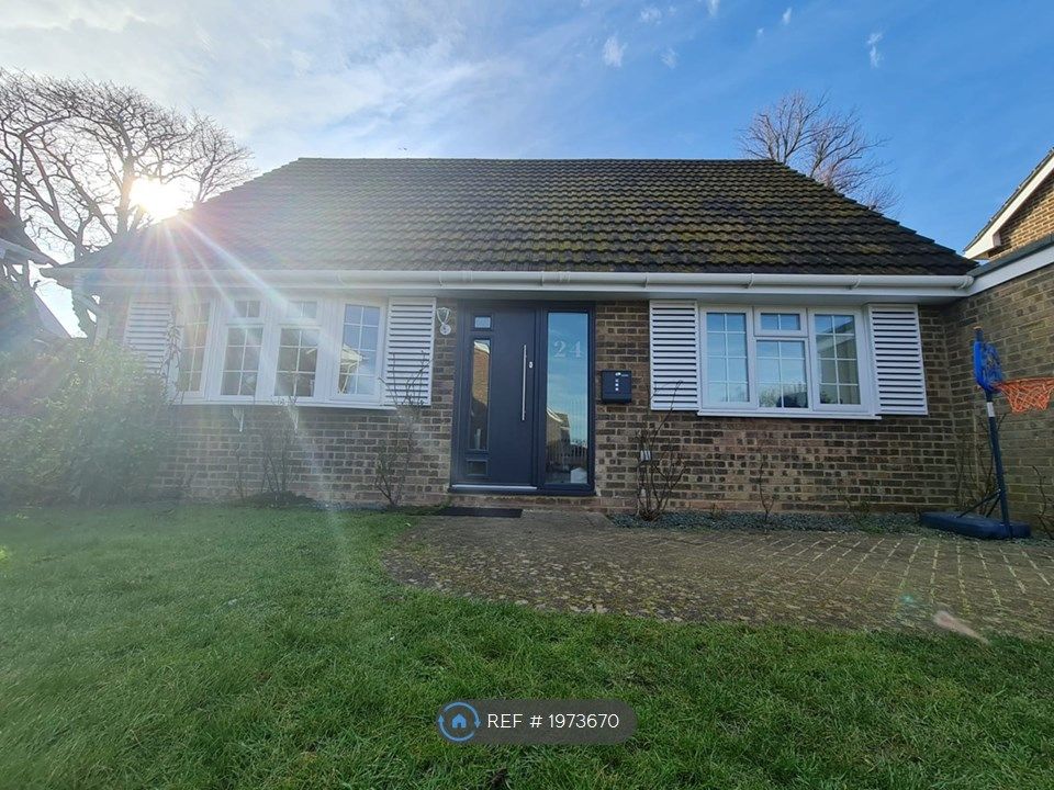 4 bed detached house to rent in Kymer Gardens, Hassocks BN6, £2,300 pcm