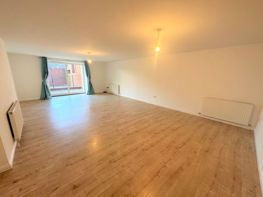 3 bed flat to rent in Scrimgeour Place, Dundee DD3, £1,400 pcm