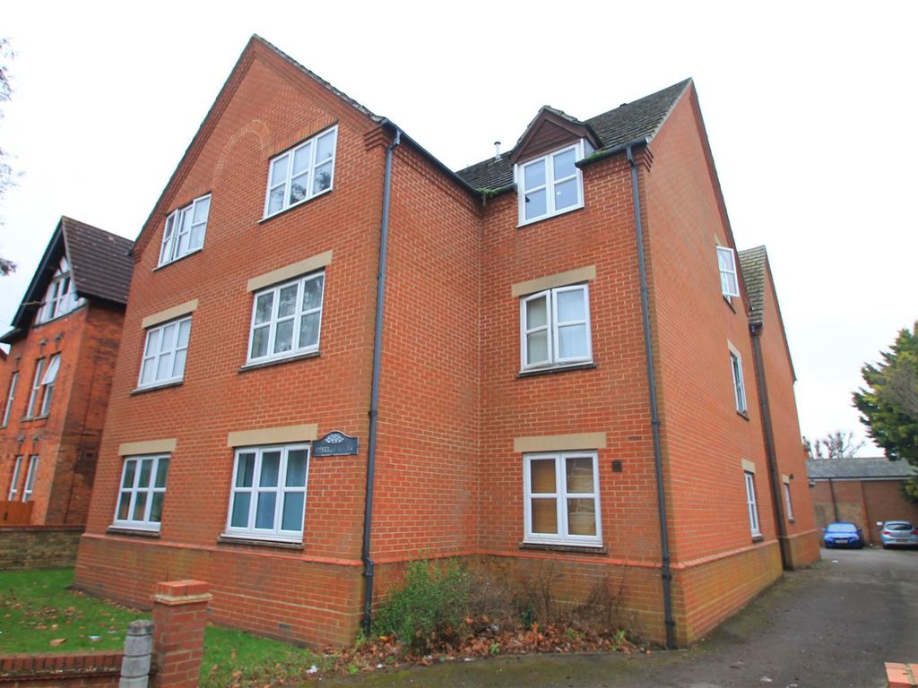 1 bed flat for sale in Shakespeare Road, Bedford MK40, £136,500