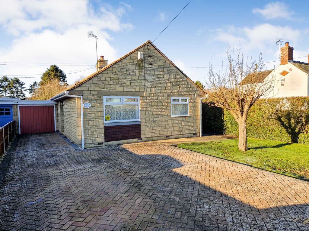3 bed detached bungalow for sale in Gretton Fields, Gretton, Gloucestershire GL54, £385,000
