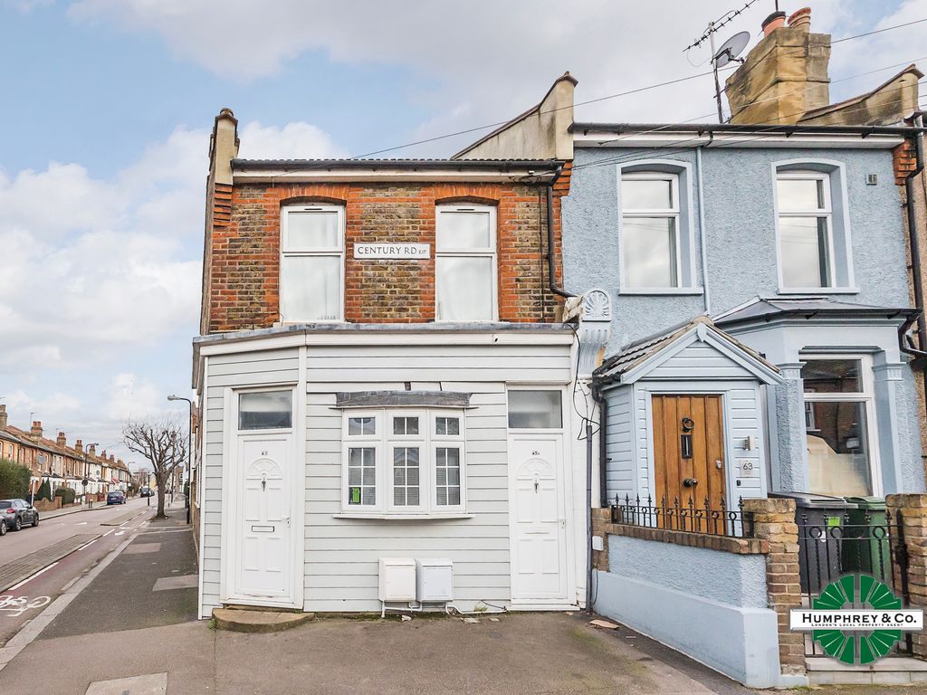 3 bed semi-detached house for sale in Century Road, London E17, £475,000