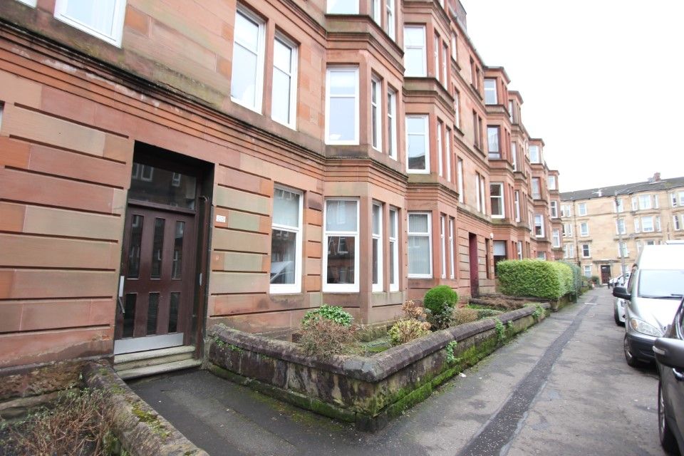 1 bed flat for sale in Strathyre Street, Shawlands, Glasgow G41, £145,000