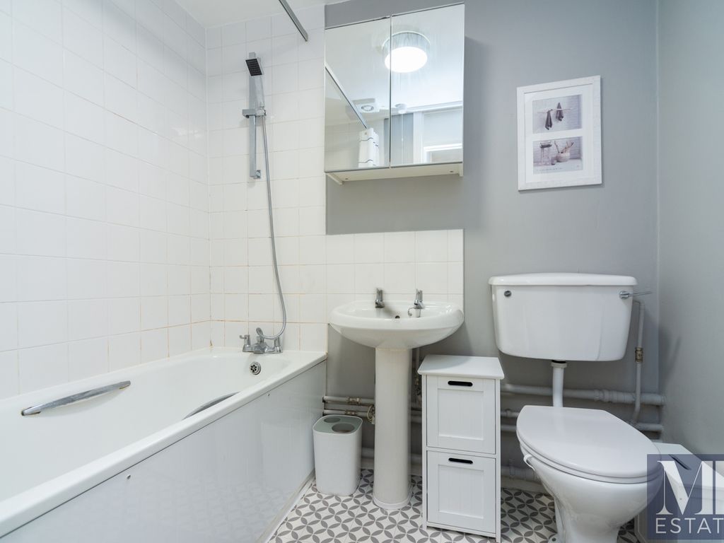 1 bed flat for sale in Marley Walk, Willesden Green NW2, £300,000