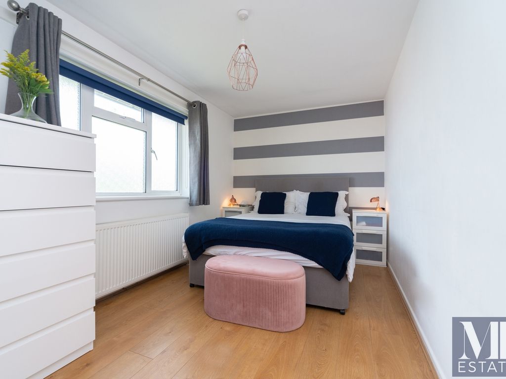 1 bed flat for sale in Marley Walk, Willesden Green NW2, £300,000