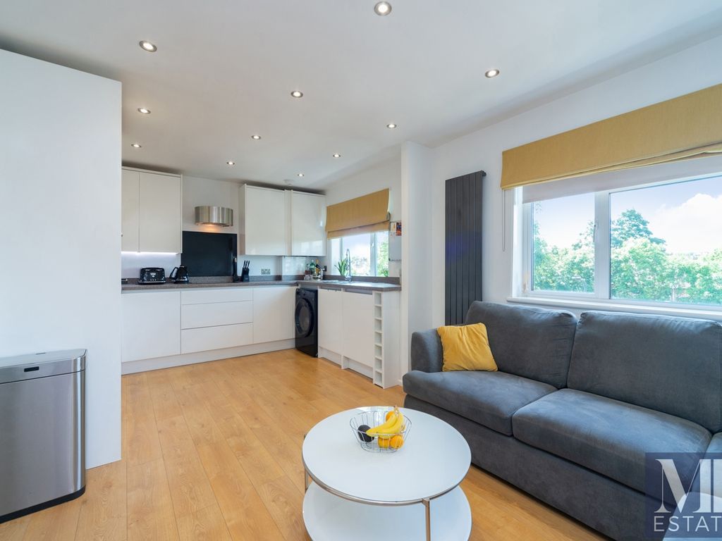 1 bed flat for sale in Marley Walk, Willesden Green NW2, £300,000