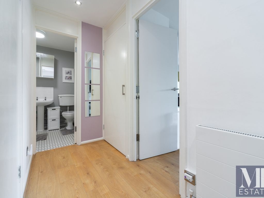 1 bed flat for sale in Marley Walk, Willesden Green NW2, £300,000