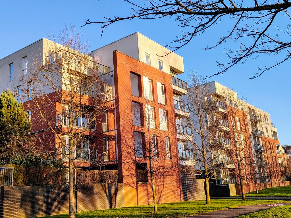 1 bed flat for sale in The Embankment, 35 Annadale Crescent, Belfast BT7, £155,000