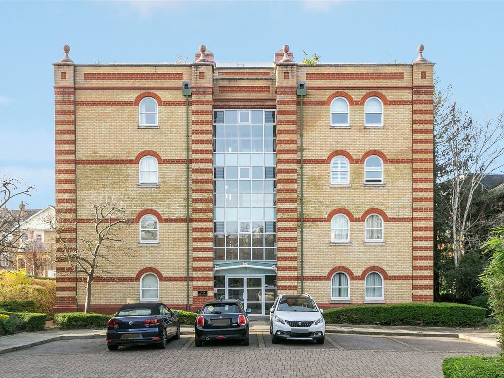 2 bed flat for sale in Keble Place, Barnes, London SW13, £800,000