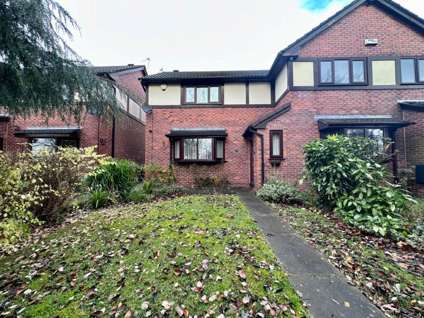 2 bed semi-detached house to rent in Willowmoss Close, Manchester M28, £1,050 pcm