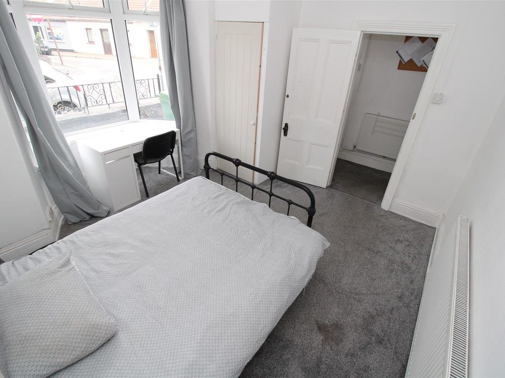 5 bed shared accommodation to rent in John Street, Treforest, Pontypridd CF37, £2,050 pcm