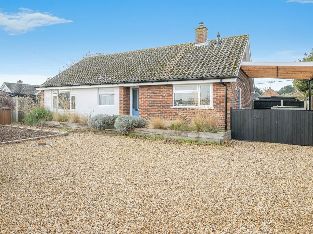 3 bed detached bungalow for sale in Clover Road, Aylsham, Norwich NR11, £400,000
