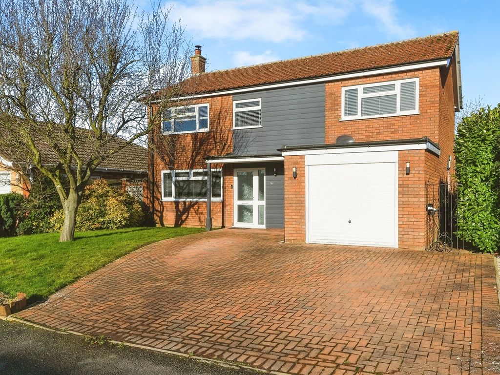 4 bed detached house for sale in Poplar Road, West Winch, King