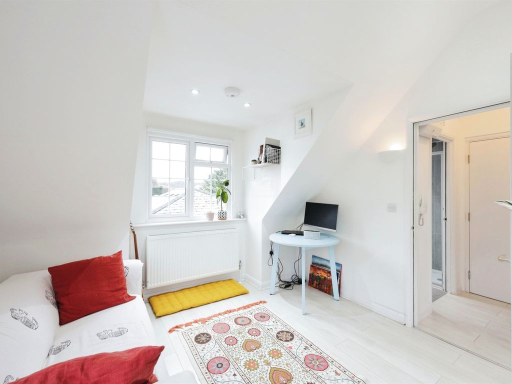 1 bed flat for sale in Waterside, Chesham HP5, £230,000