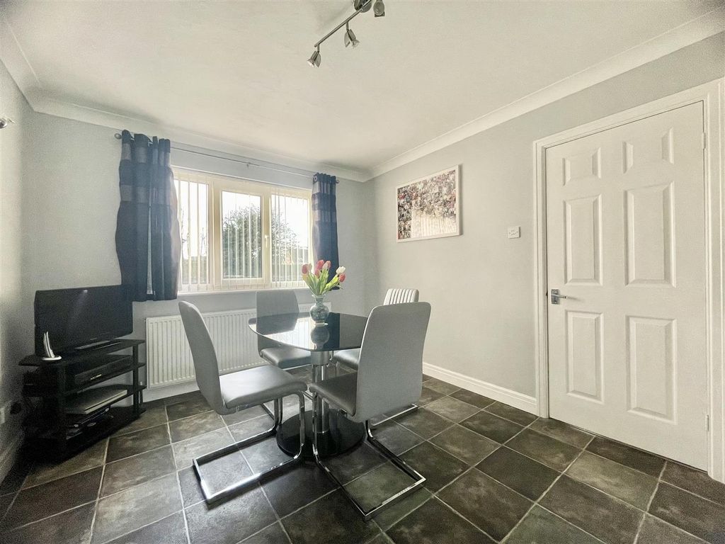 4 bed detached house for sale in Low Street, Sherburn In Elmet, Leeds LS25, £385,000